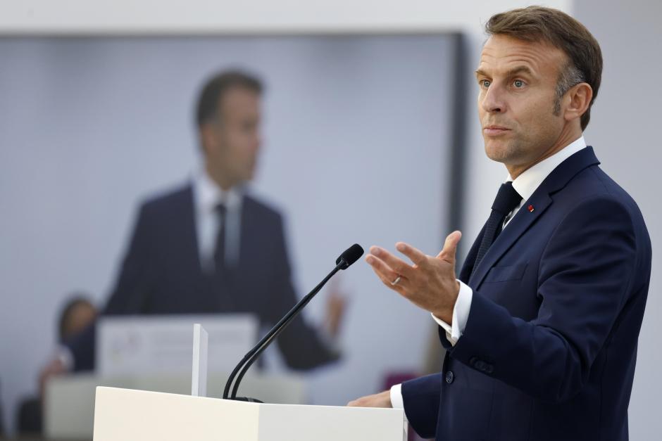 El Presidente de Francia, Emmanuel Macron, pronuncia un discurso durante la sesión de clausura de la 19ª Cumbre de la Francofonía en el Grand Palais de París