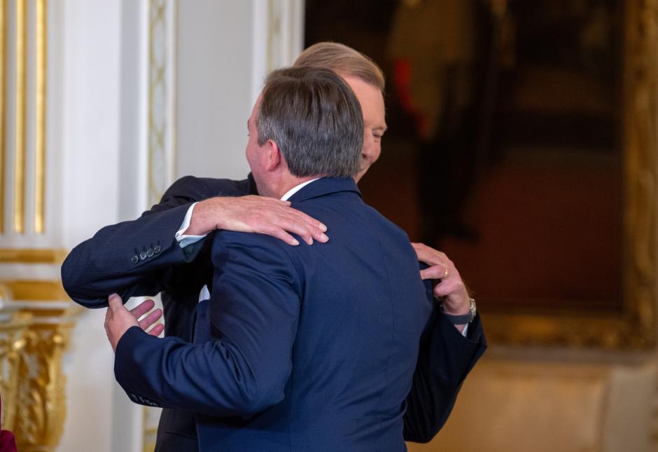 08 October 2024, Luxembourg, Luxemburg: Henri (back), Grand Duke of Luxembourg, embraces his son Prince Guillaume after his appointment as "Lieutenant-Représentant" (honorary lieutenant) in the ducal palace. Grand Duke Henri has appointed his son Prince Guillaume as Lieutenant-Représentant, thus initiating the handover of office. The 42-year-old now takes over certain tasks from his father, while the latter remains Head of State. Photo: Harald Tittel/dpa *** Local Caption *** .