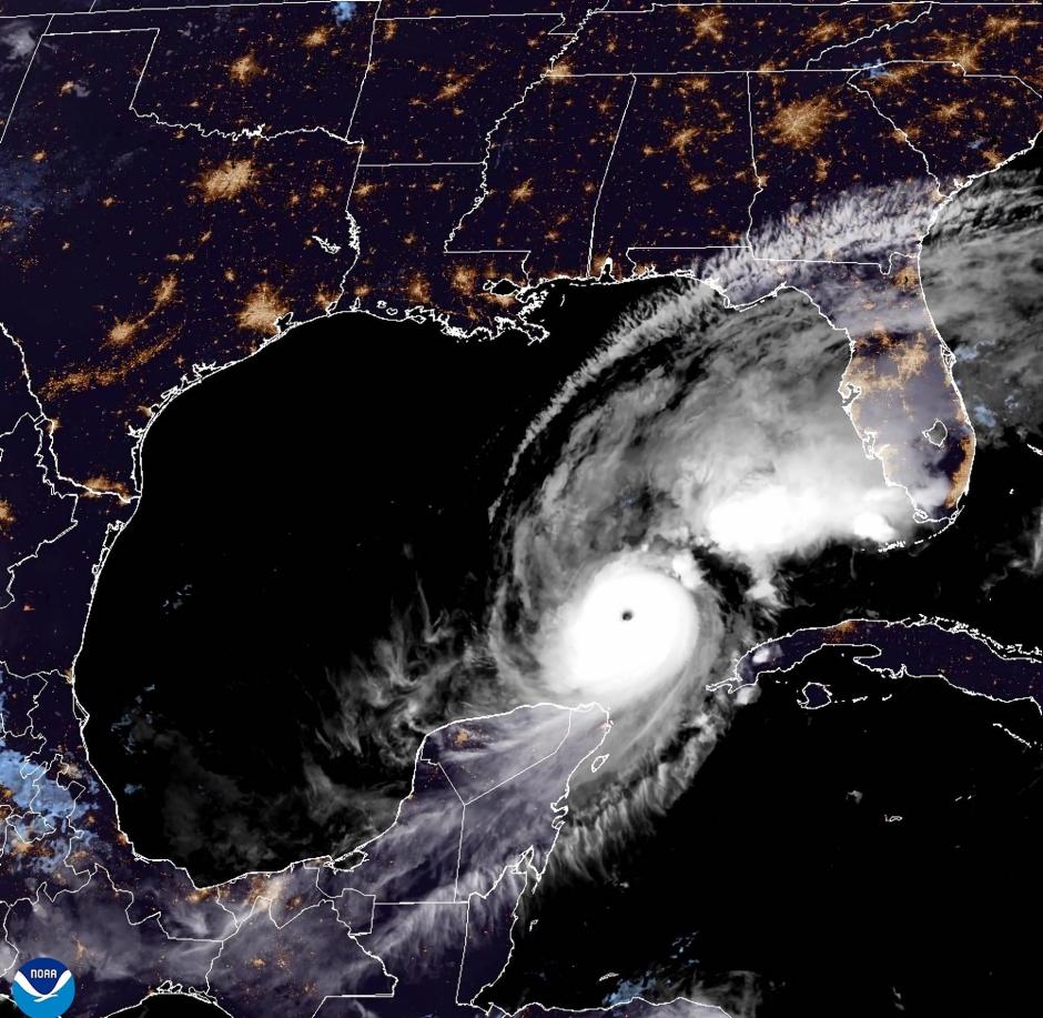 El huracán Milton, que en las últimas horas se intensificó y alcanzó nuevamente la categoría 5, se alejó este martes de las costas del estado sureño de Quintana Roo