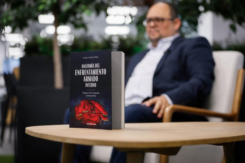 Libro "Anatomía del enfrentamiento armado interno" del escritor guatemalteco Rodrigo Fernández Ordóñez