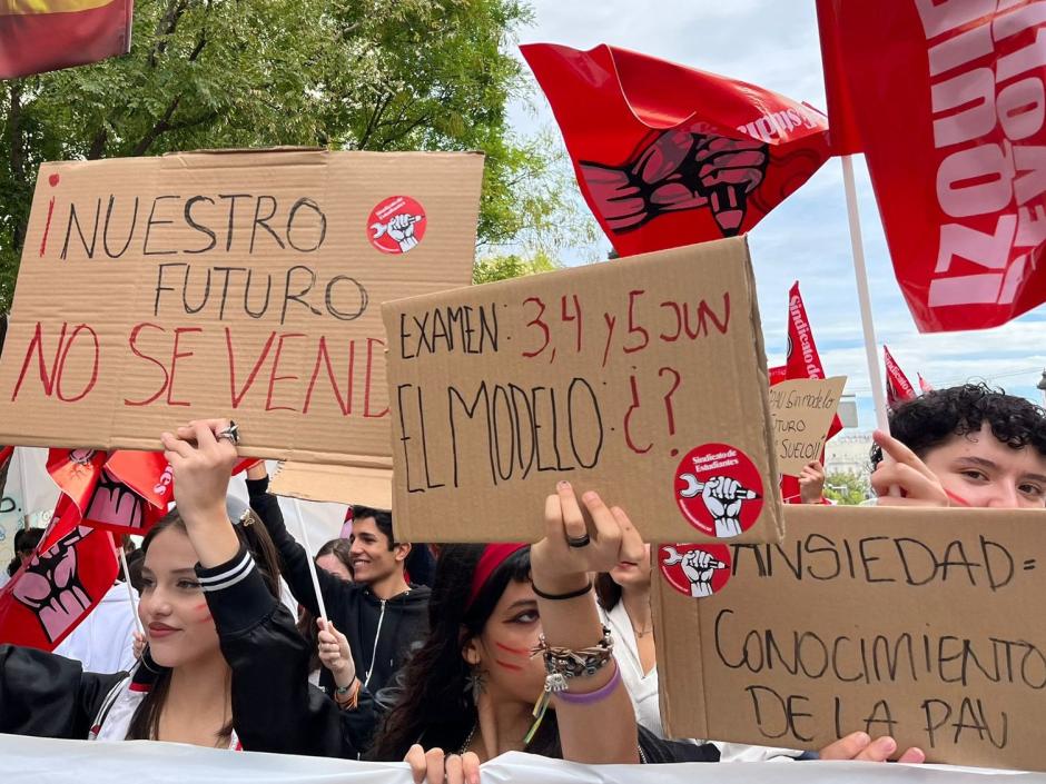 Estudiantes protestan por la PAU en Madrid