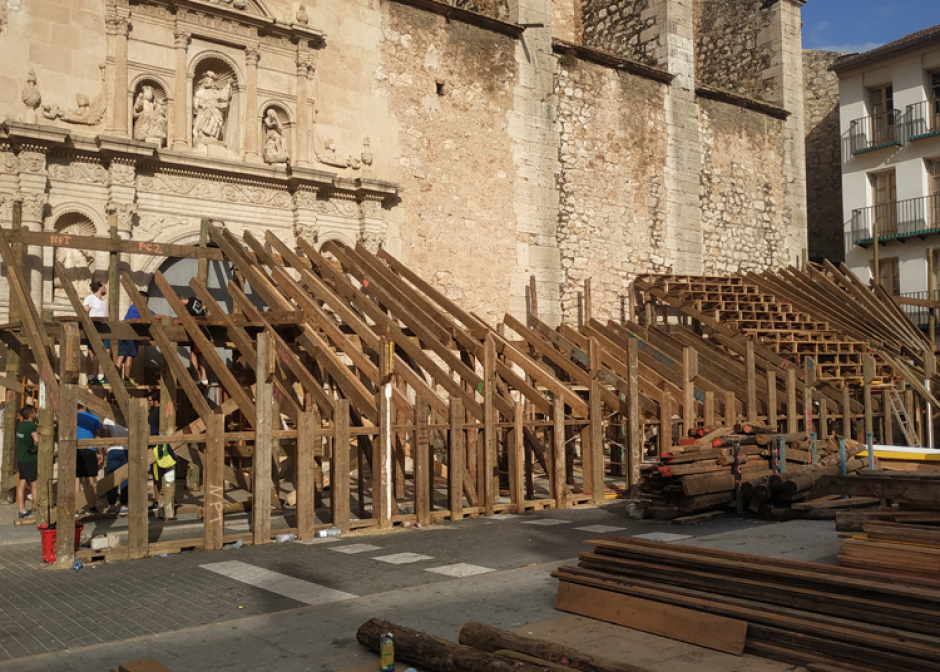 Montaje de la plaza de toros de Algemesí, Valencia, única en toda España