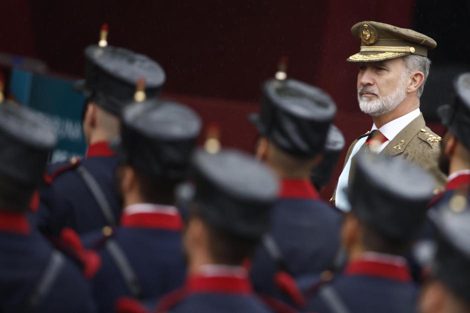 El rey Felipe VI pasa revista al Batallón de Honores