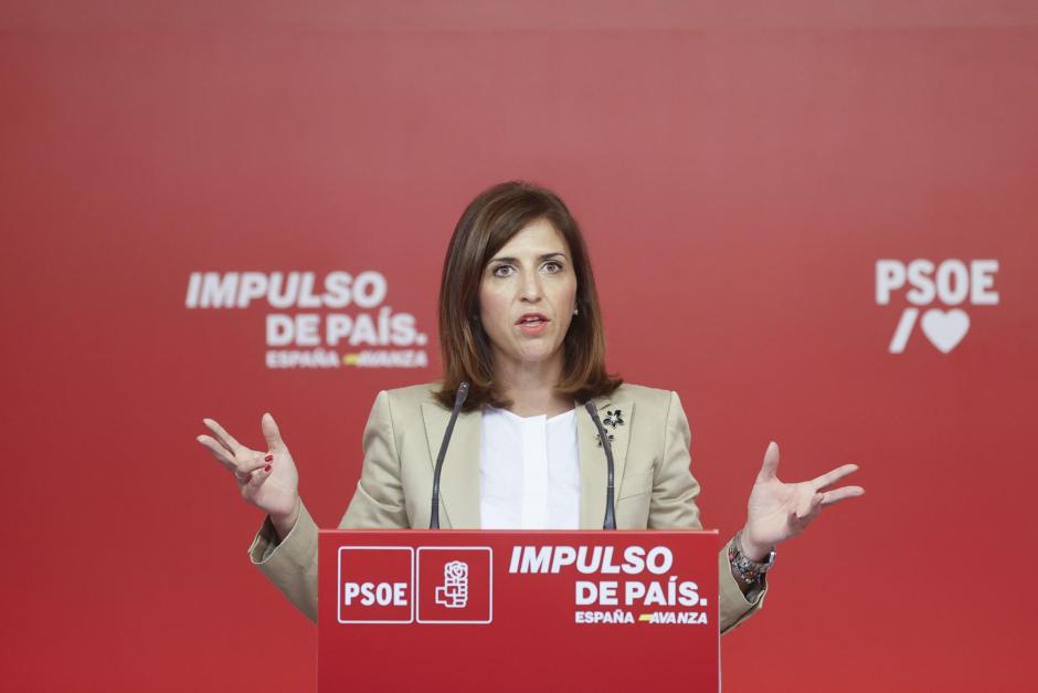 La portavoz del PSOE, Esther Peña, este lunes durante la rueda de prensa en la sede del PSOE