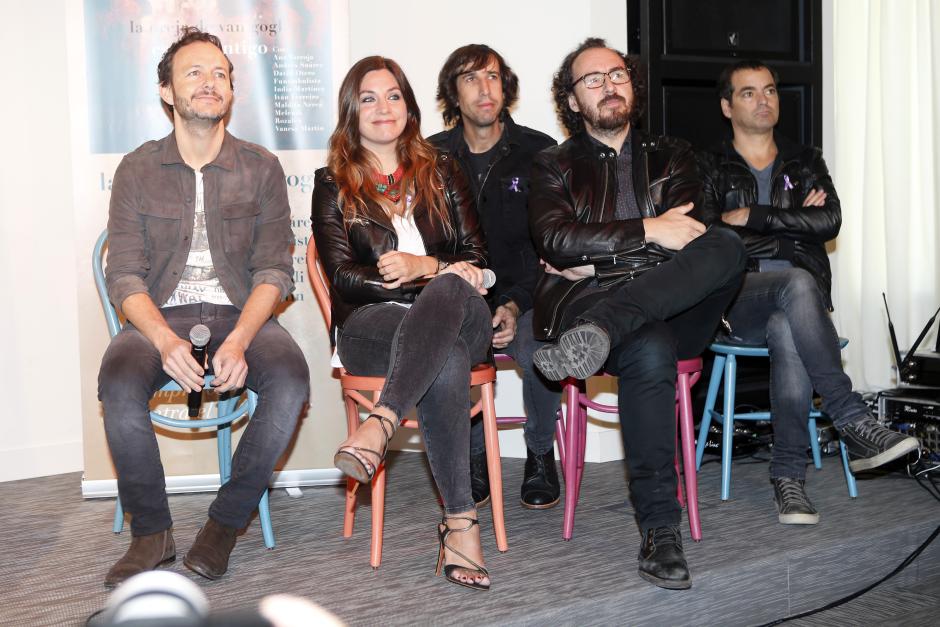 El grupo "La Oreja de Van Gogh" (Pablo Benegas, Xabi San Martí, Leire Martínez, Haritz Garde y Álvaro Fuente) durante la presentación de su tema "Estoy Contigo" en apoyo a la Fundación Alzhéimer España (FAE).
20/09/2017