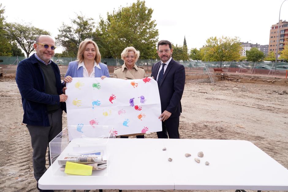 Primera piedra de la nueva Casa Familias de Vallecas