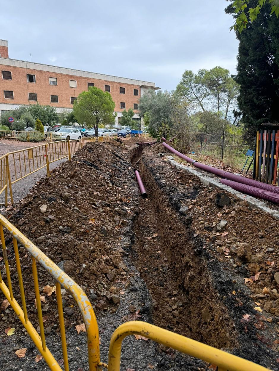 Canalización del suministro eléctrico en el colegio La Aduana