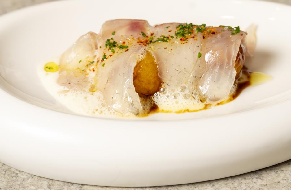 Plato de Óscar Velasco, con pescado griego