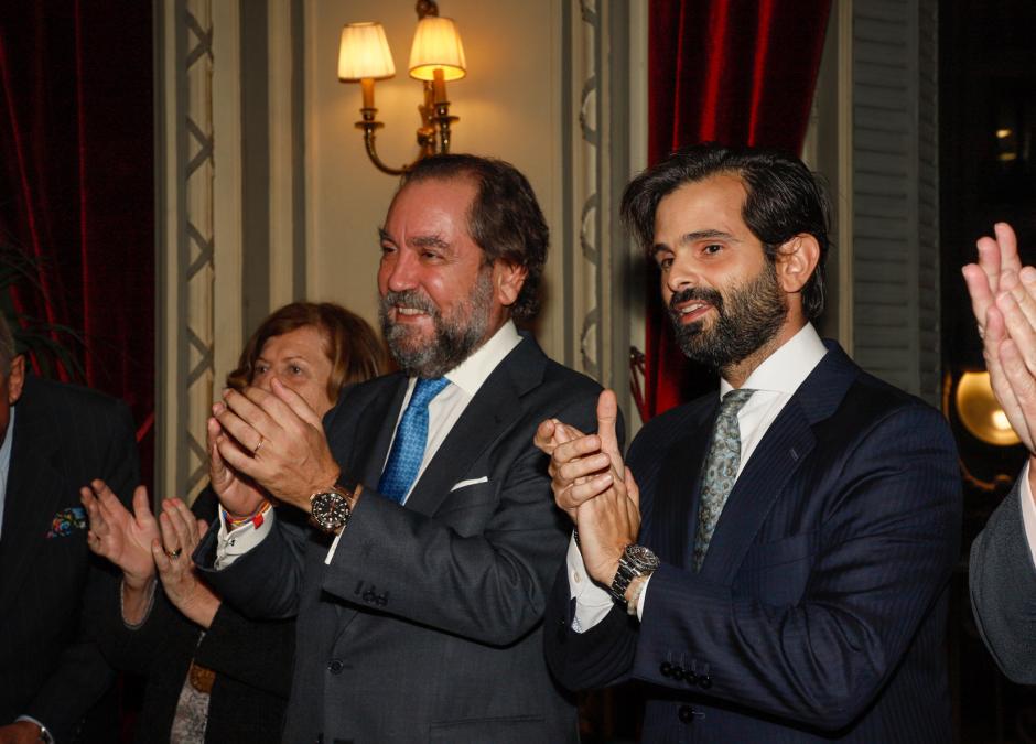 Ymelda Moreno de Arteaga, Ramón Pérez-Maura, presidente de la Cofradía de la Buena Mesa, y el cocinero Coco Montes