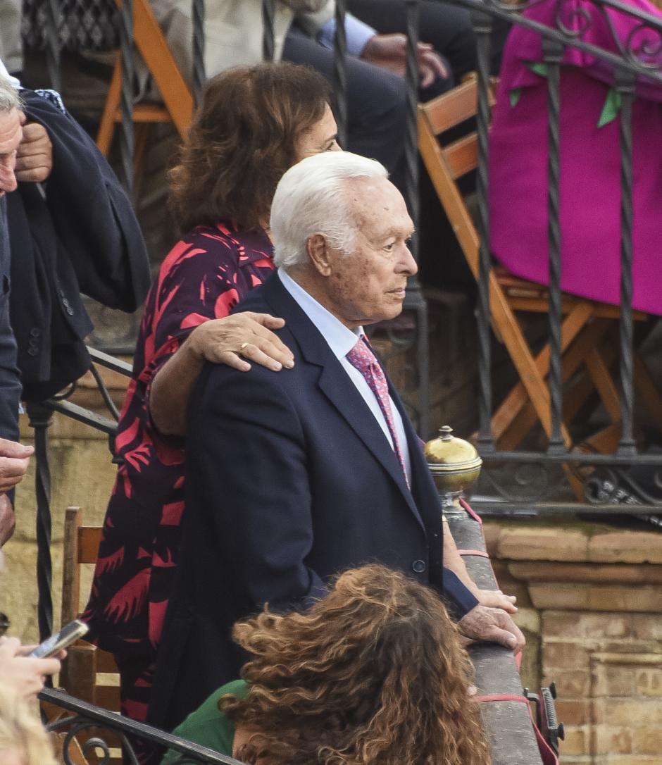 Curro Romero during the bullfighting festival in homage to Curro Romero at the Real Maestranza de Caballería de Sevilla in Seville. October 20 2024