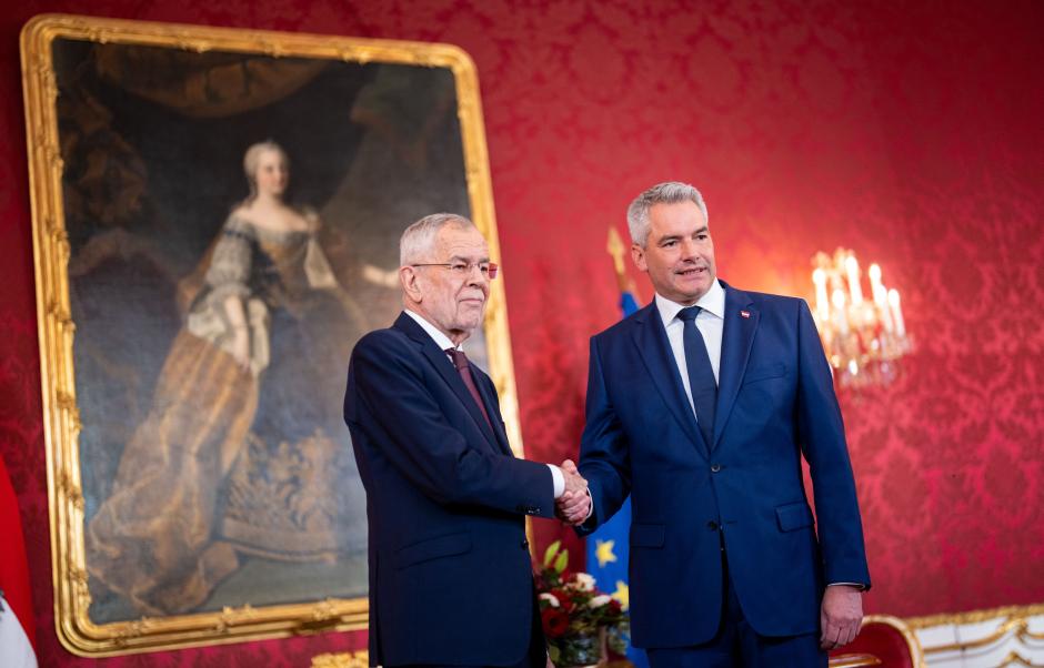 El presidente de Austria, van der Bellen y el canciller de Austria, Nehammer, en la Cancillería de Viena