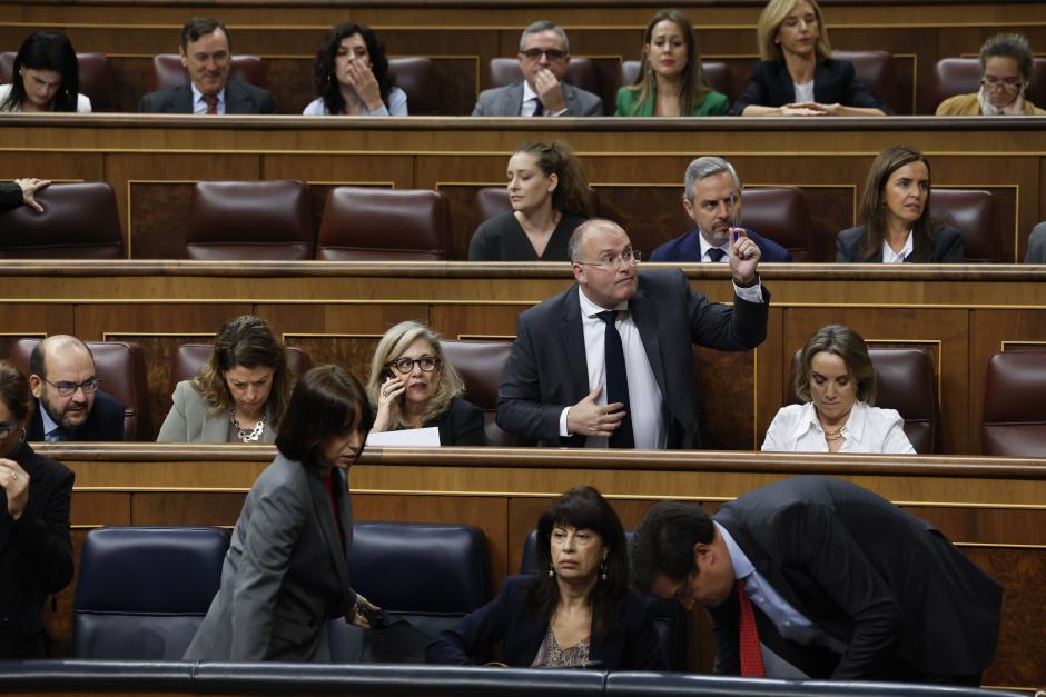 Miguel Tellado, pidiendo la palabra a Francina Armengol