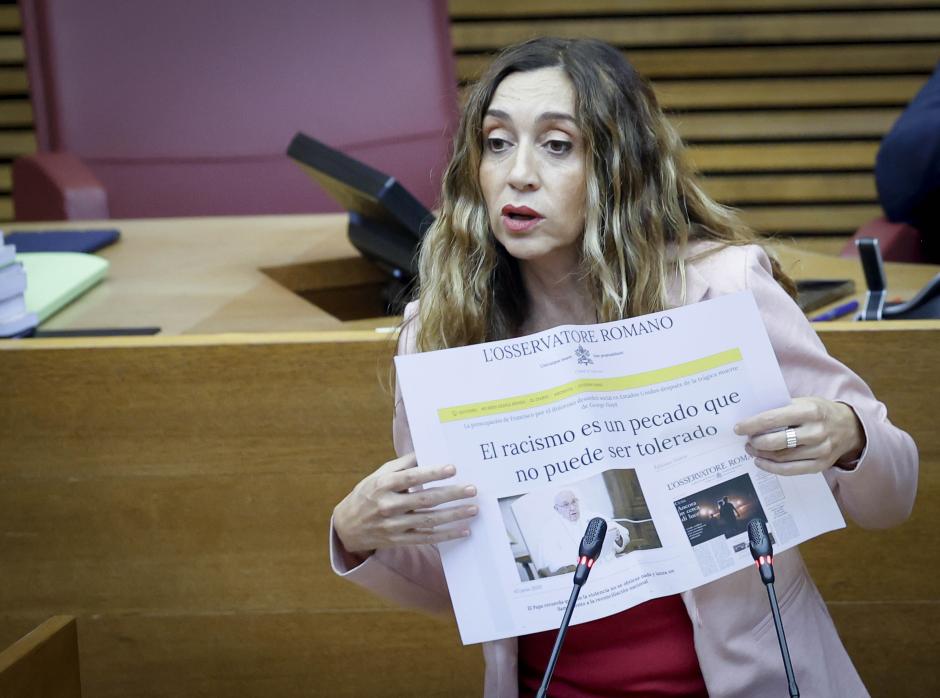 Isaura Navarro durante el debate de la PNL de Vox que pide realizar pruebas a los menores no acompañados