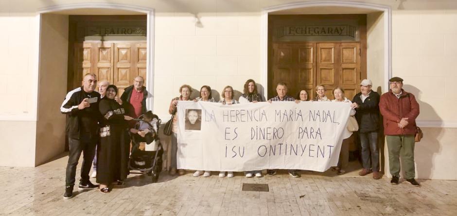 Imagen de la manifestación de 14 personas por la herencia millonaria de María Nadal en Ontinyent, Valencia