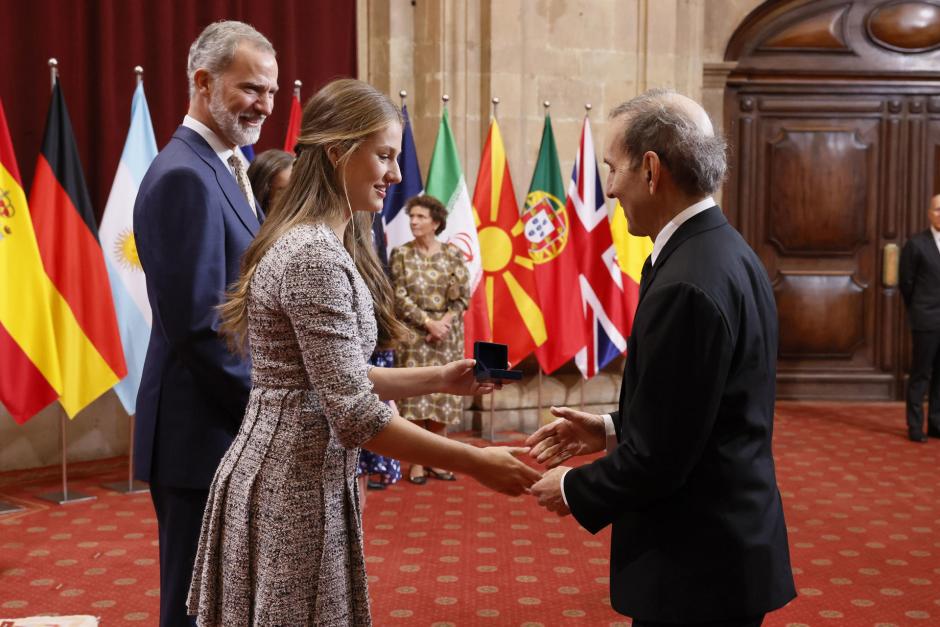 El Rey y la Princesa saludan a Daniel Joshua Drucker, Premio Princesa de Asturias de Investigación Científica y Técnica