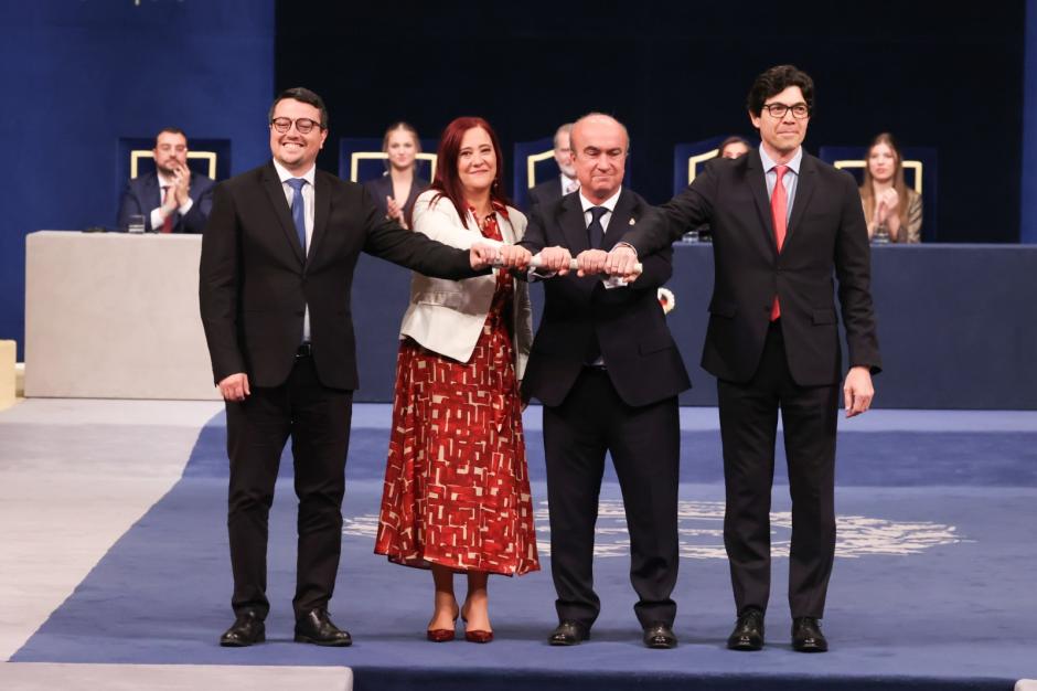 Los cuatro representantes de la Organización de Estados Iberoamericanos, premiada en la categoría de Cooperación Internacional