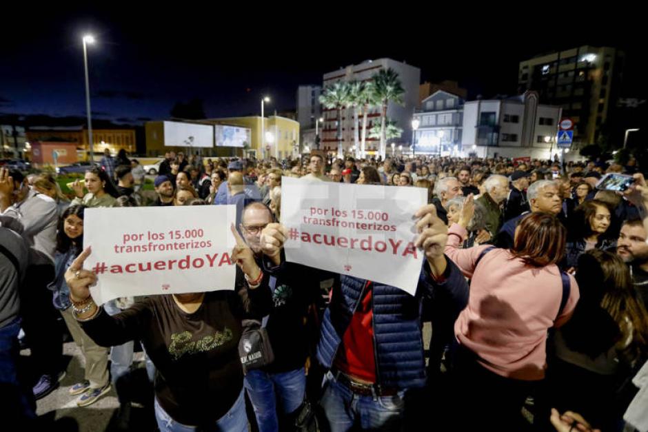 Una multitudinaria manifestación ha recorrido este viernes las calles de la ciudad de La Línea de la Concepción