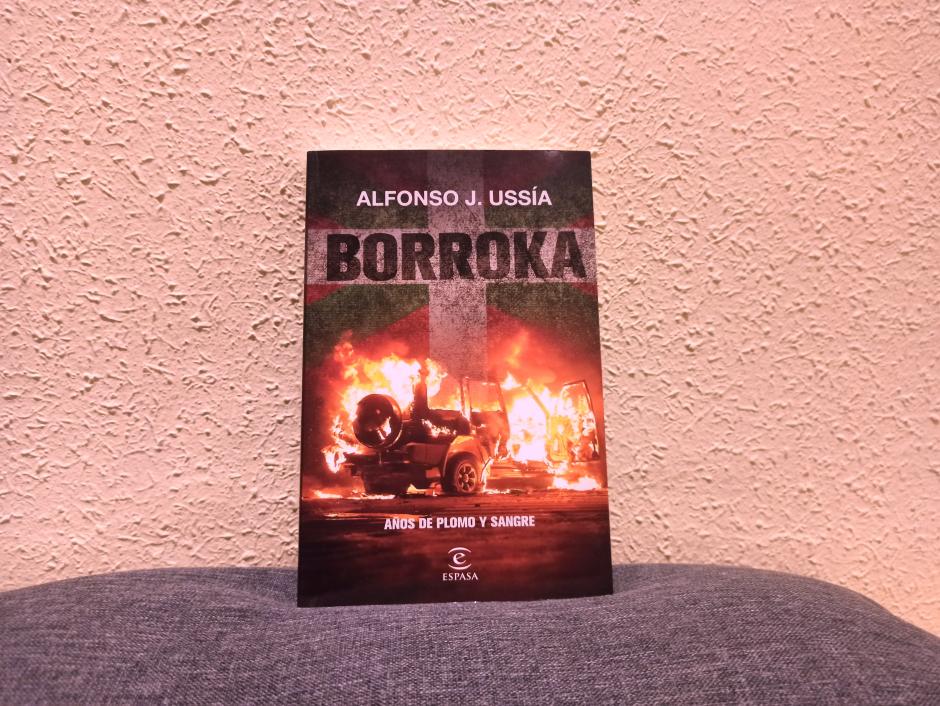 Portada del libro 'Borroka', de Alfonso J. Ussía