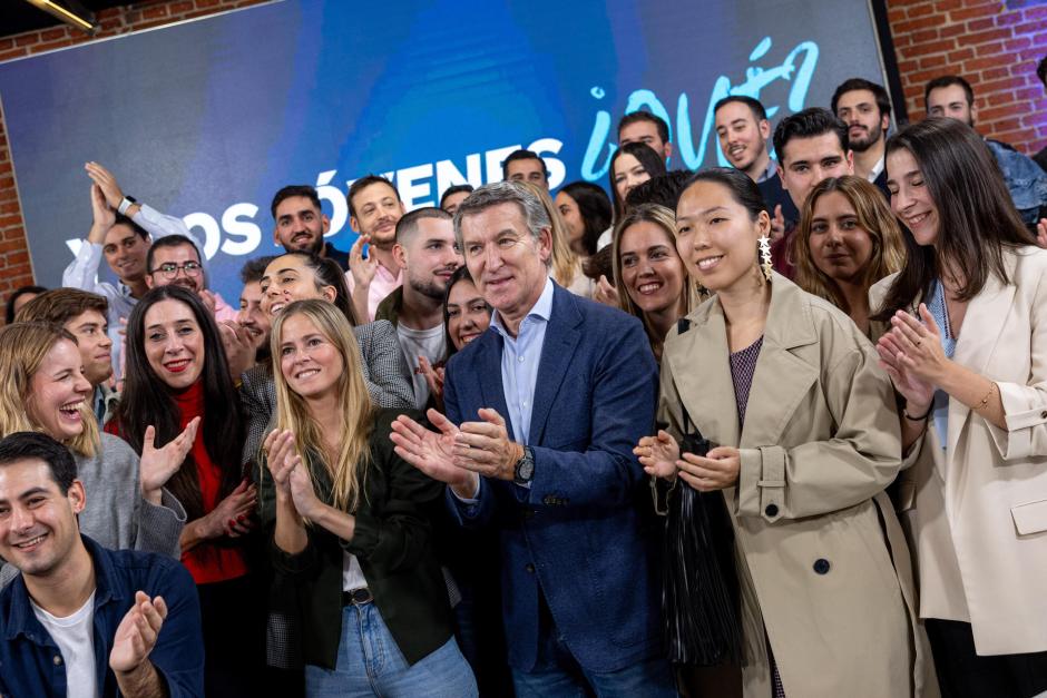 El líder del PP, Alberto Núñez Feijóo, durante su intervención en un acto de Nuevas Generaciones celebrado este domingo en Madrid