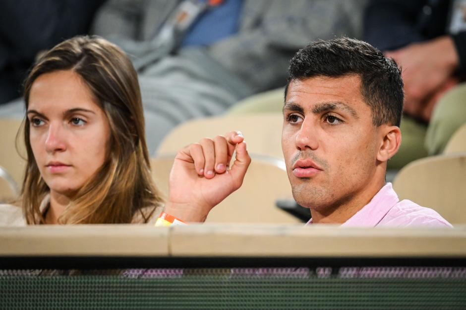 Rodri Hernández, junto a su novia durante Roland Garros 2024