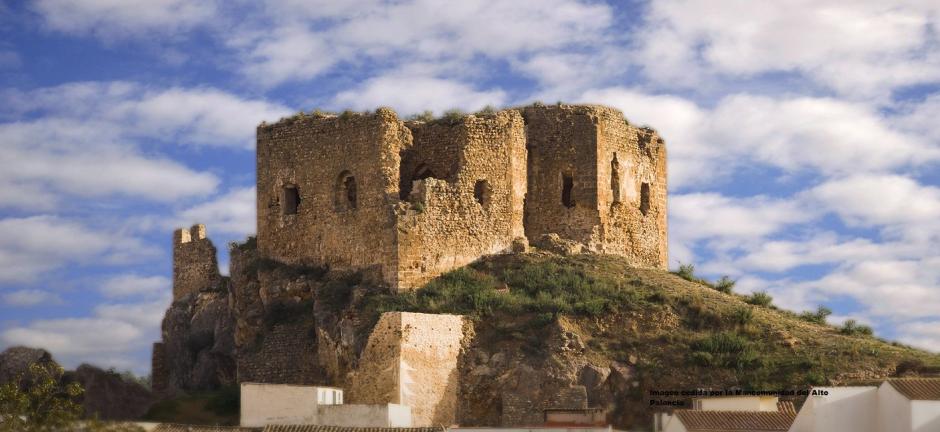 Imagen del castillo que da nombre a Castellnovo, un pequeño municipio del interior de Castellón