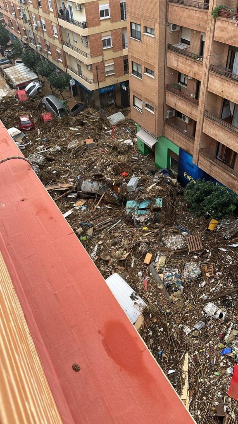 Calle de Catarroja esta mañana, anoche inundada.