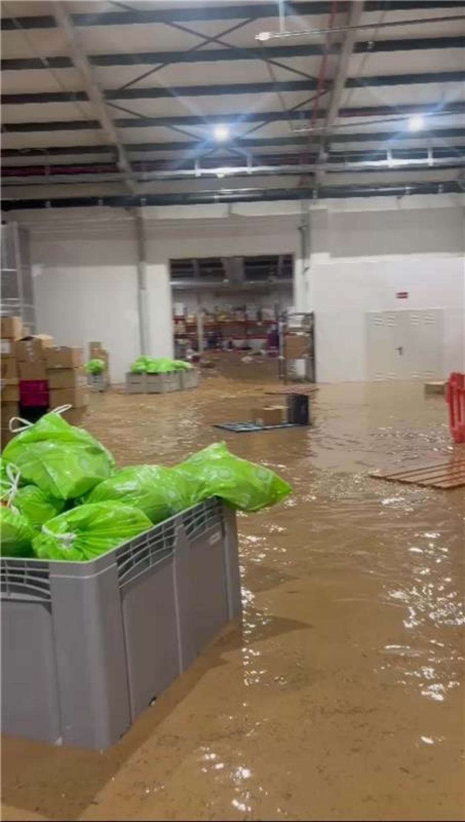 Almacén farmacéutico de Masana, Valencia, completamente inundado