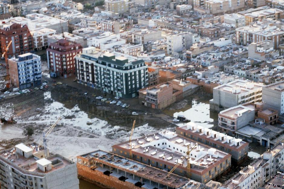 Vista panorámica de la ciudad de Tabernes por la rotura de la presa de Tous en 1982