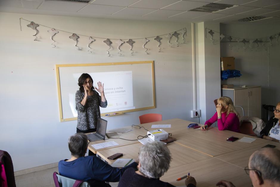 Curso sobre las estafas en internet que imparte la Comunidad de Madrid