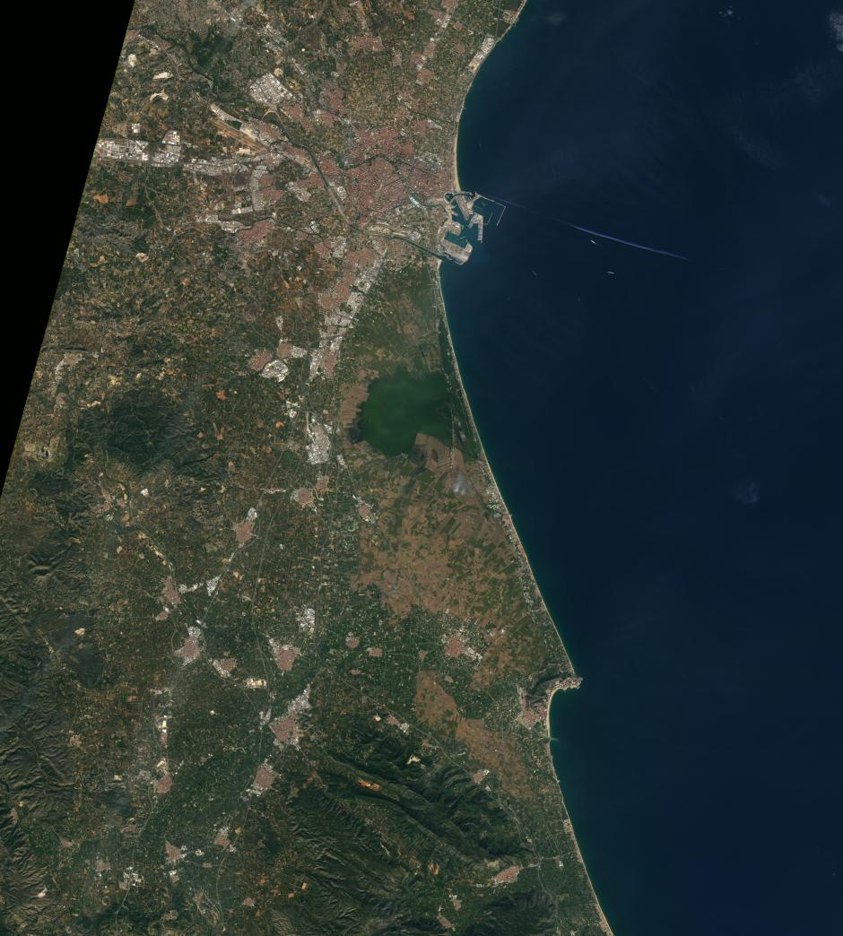 Imagen facilitada por la NASA del aspecto habitual de la provincia de Valencia, en la que se ve tanto la ciudad, su área metropolitana y la Albufera. Esta imagen fue captada en octubre de 2022, según la agencia espacial.