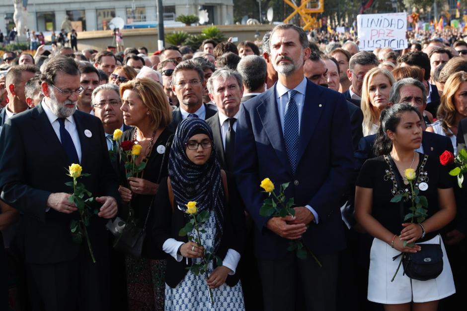 El Rey, durante la encerrona que le hicieron los separatistas en la manifestación contra los atentados de Barcelona en 2017