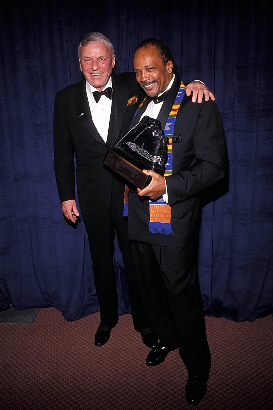 Frank Sinatra y Quincy Jones en 1990