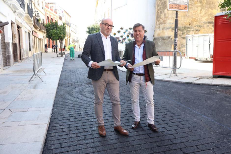 Bernardo Jordano y Miguel Ruiz Madruga, en la calle Puerta del Rincón