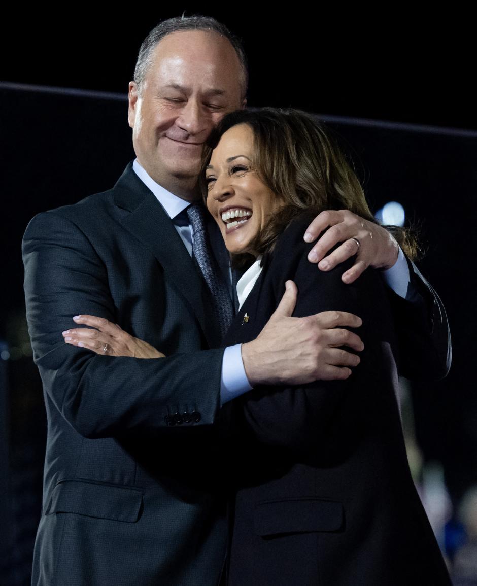 US Vice President and Democratic presidential candidate Kamala Harris is hugged by her husband, Second Gentleman Doug Emhoff, after speaking on The Ellipse just south of the White House in Washington, DC, on October 29, 2024. The Harris-Walz campaign is billing the speech as "a major closing argument" one week before the November 5 election. (Photo by SAUL LOEB / AFP) / ALTERNATE CROP