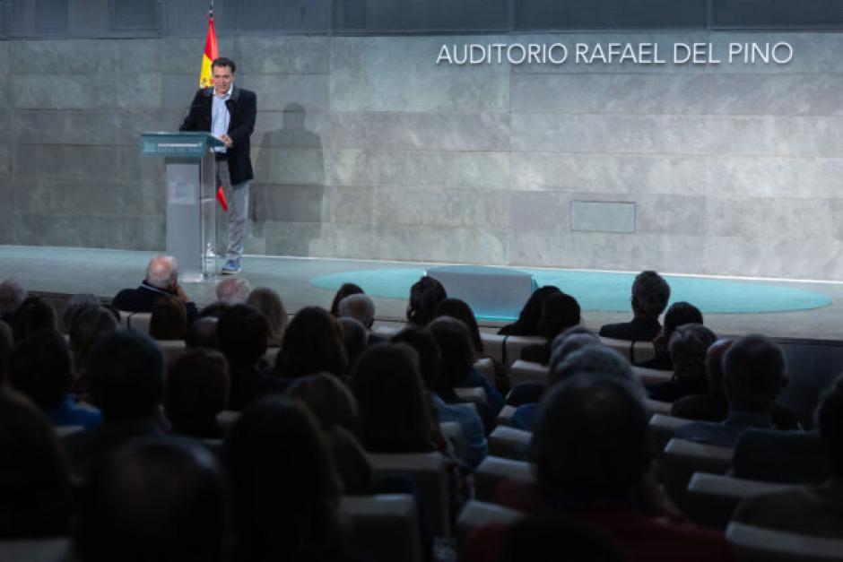 Juan Miguel Zunzunegui en el auditorio de la Fundación Rafael del Pino