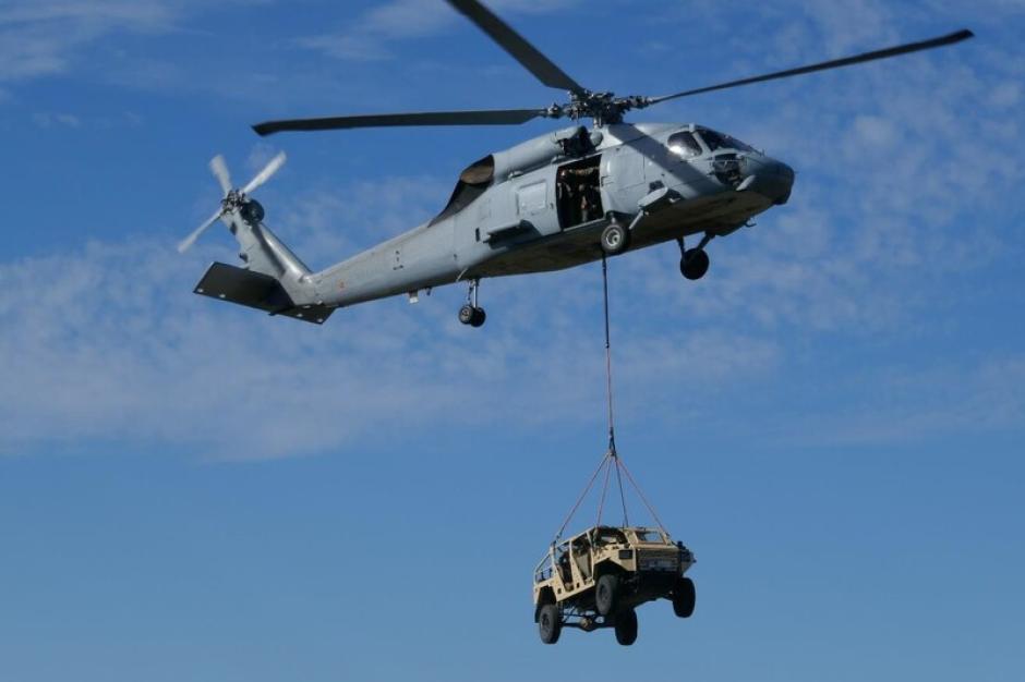 Helitransporte del VLOE (vehículo ligero de operaciones especiales)