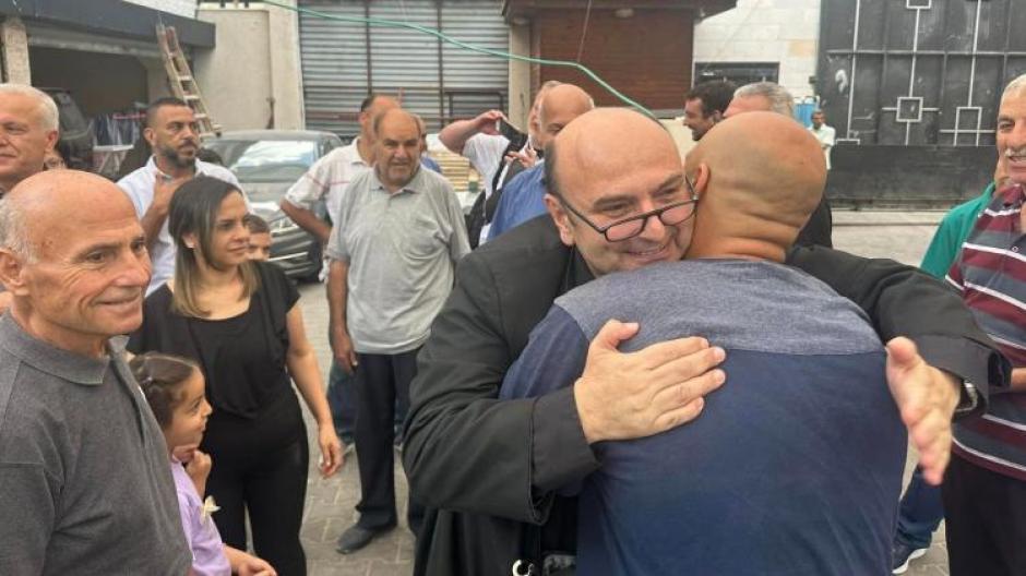 El párroco, recibido por la comunidad cristiana de Gaza tras 7 meses sin poder entrar en la Franja