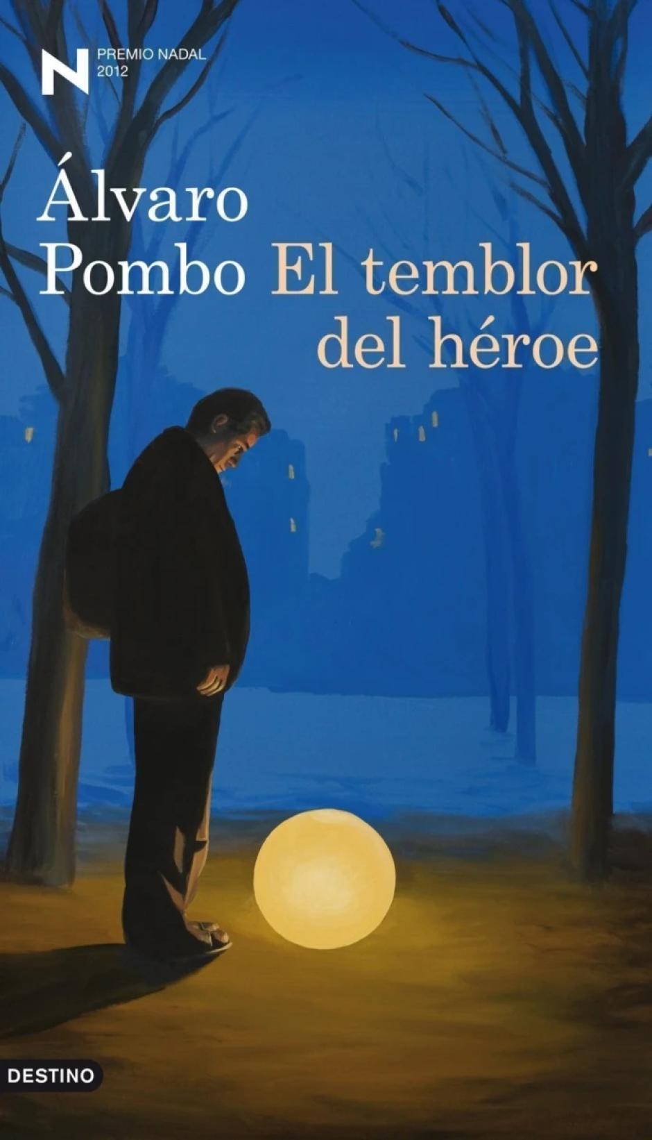 El temblor del héroe obtuvo el Premio Nadal en el año 2012. Álvaro Pombo había obtenido también unos años antes el Planeta por La fortuna de Matilda Turpin. En El temblor del héroe Álvaro Pombo narra, también con pinceladas autobiográficas, los años retiro de un profesor universitario jubilado invadido por la nostalgia. A partir de su personaje, el autor construye una narración sobre el engaño, la manipulación y la insensibilidad ante la fragilidad y el dolor ajenos.