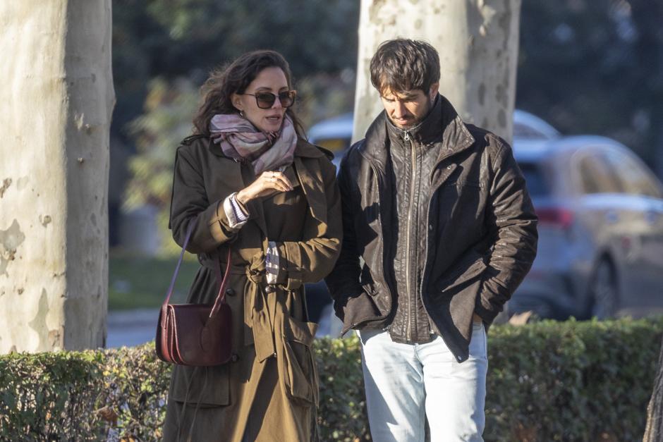 María Hervás, junto a su anterior pareja paseando por Madrid