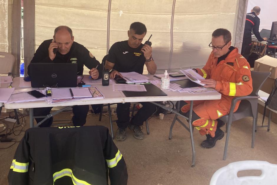 En el centro, el subjefe de la Unidad de Rescate de Emergencias y Catástrofes del Consorcio Provincial de Bomberos de Valencia