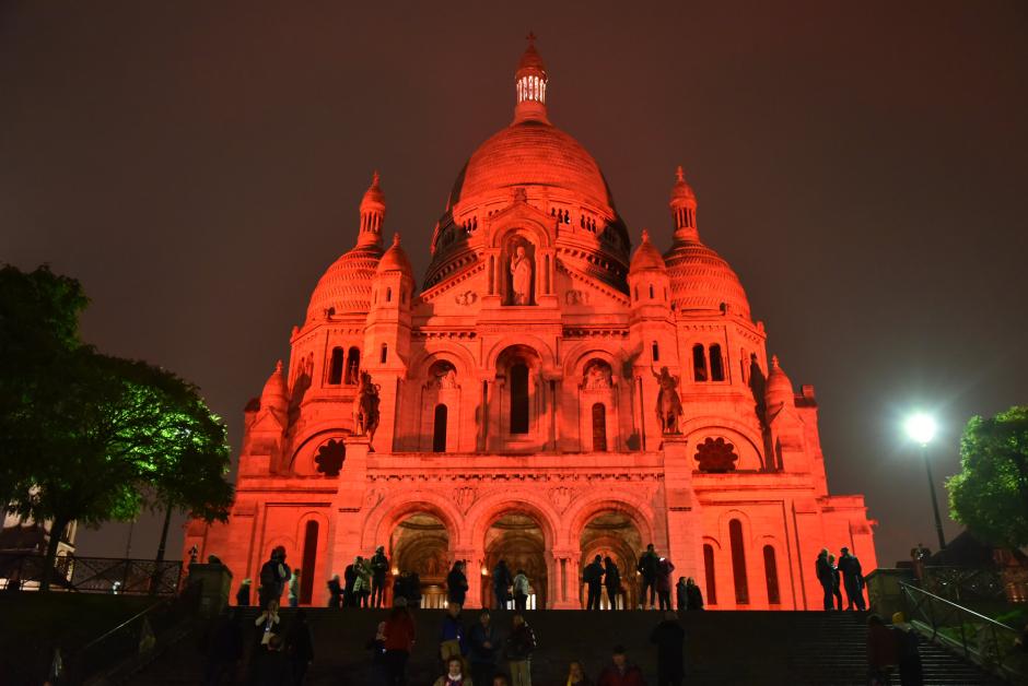 La basílica del sacre Coeur de Paris, iluminada por la REEDWEEK