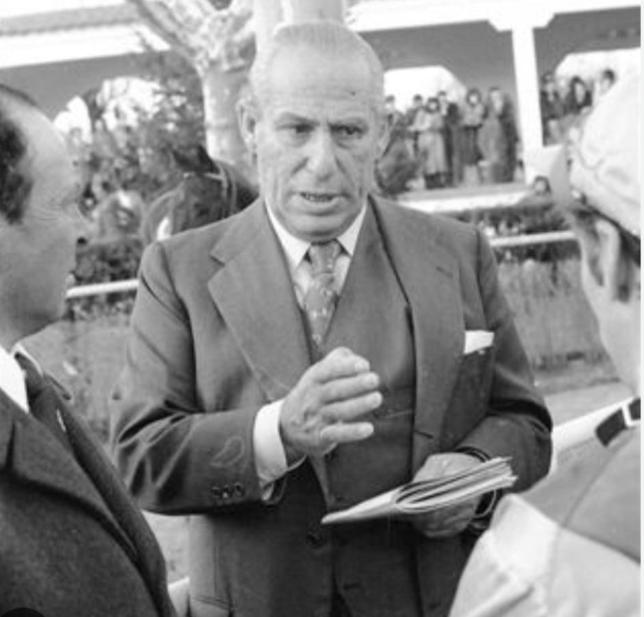 Antonio Blasco en el paddock previo a una carrera