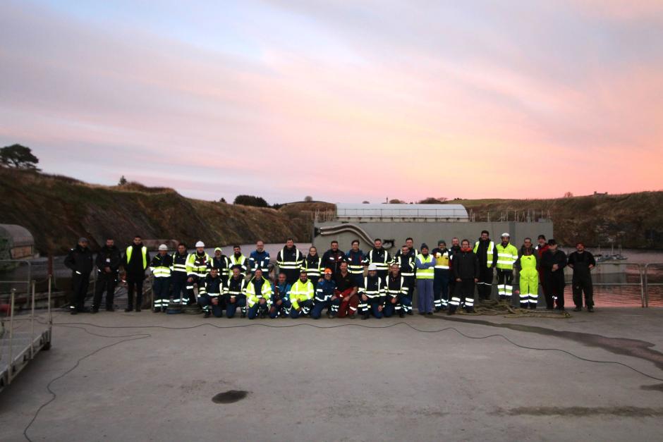 Foto de familia del equipo que examinó los sistemas de las fragatas F-110