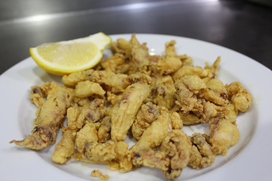 Conseguir en punto perfecto en la fritura del pescado es complicado y en La Campana lo tienen más que dominado