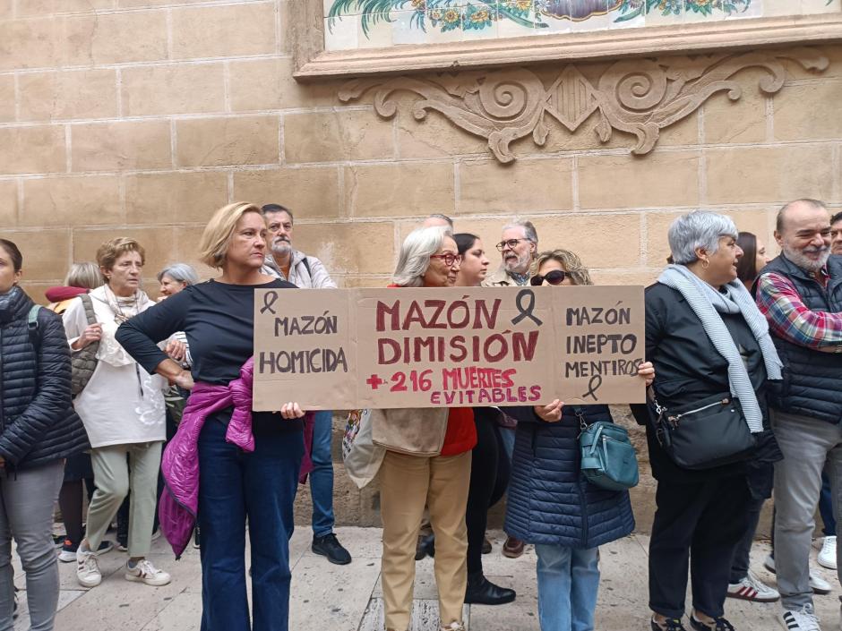 Manifestantes contra Mazón