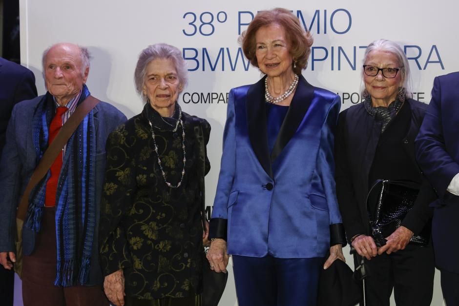 Spanish Queen Sofia of Greece and Princess Irene with Antonio Lopez at the 38th edition of the delivery of the BMW paint awards in Madrid on Monday, 13 November 2023.