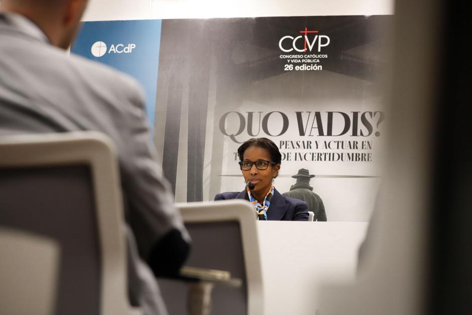 Ayaan Hirsi Ali durante su conferencia en el CEU San Pablo