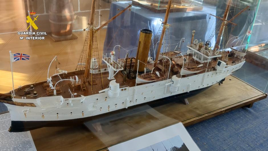 Maqueta del HMS Serpent, un buque militar británico que naufragó en 1890 frente a las costas gallegas