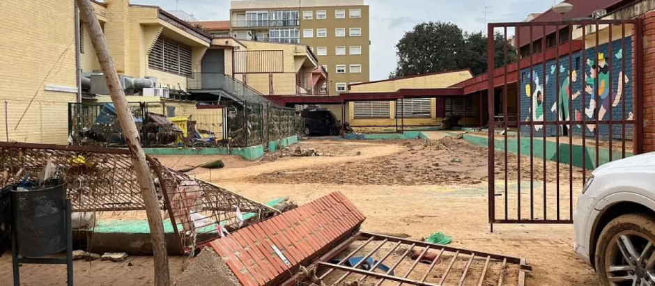 Colegio Luis Vives de Massanassa, donde se ha producido un derrumbe este domingo