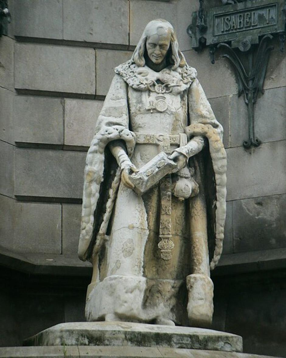 Estatua de Luís Santángel, mercader valenciano que financió la expedición de Cristóbal Colón